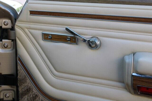 1990 Jeep Grand Wagoneer