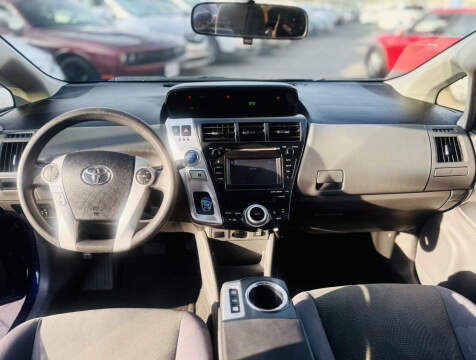 2014 Toyota Prius v Two