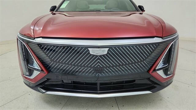 2025 Cadillac LYRIQ Luxury 3