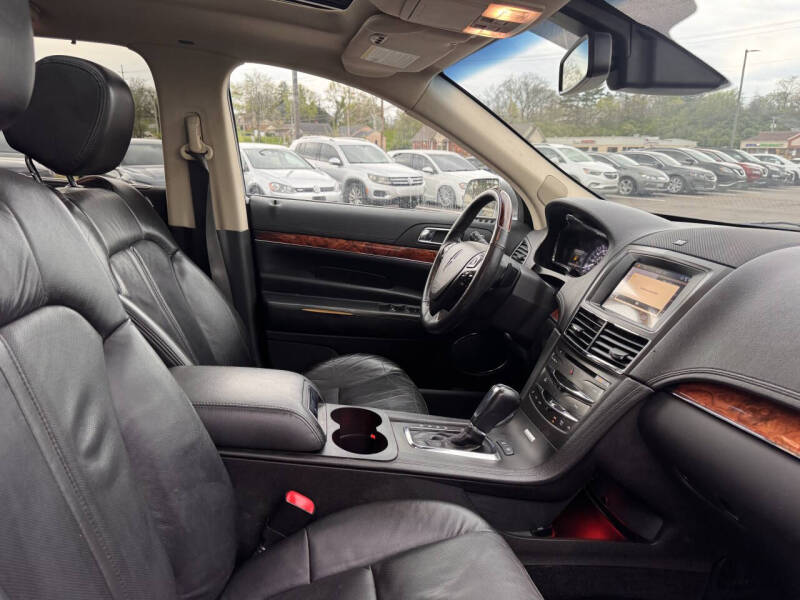 2019 Lincoln MKT Reserve