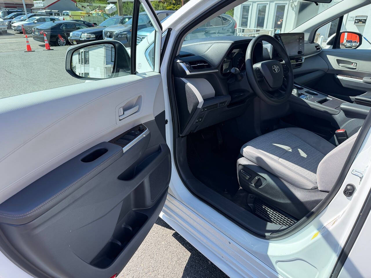 2022 Toyota Sienna 2