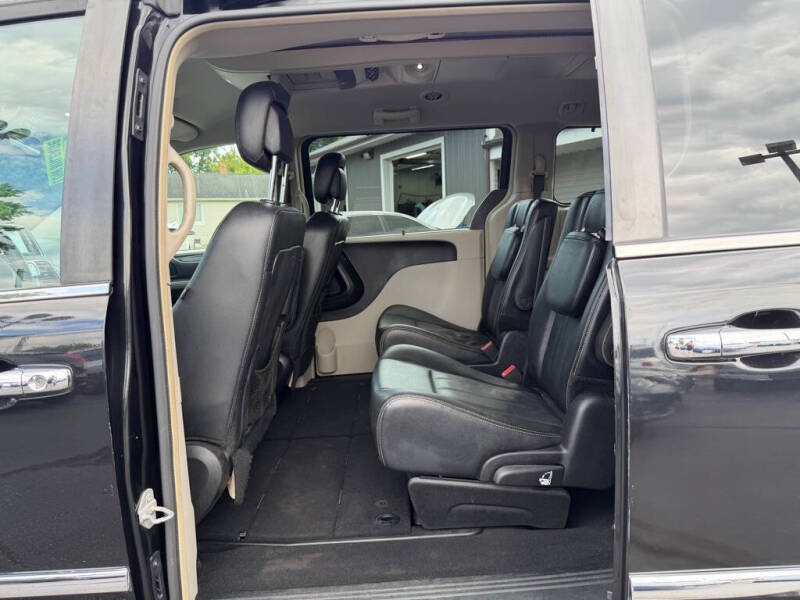 2016 Chrysler Town and Country Touring