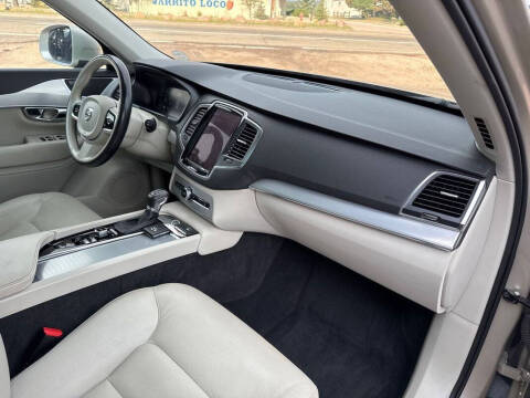 2016 Volvo XC90 T5 Momentum