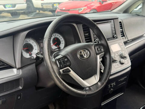 2019 Toyota Sienna SE Premium 8-Passenger