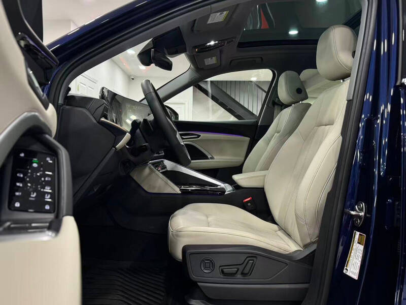 2025 Audi Q5 quattro Premium TFSI