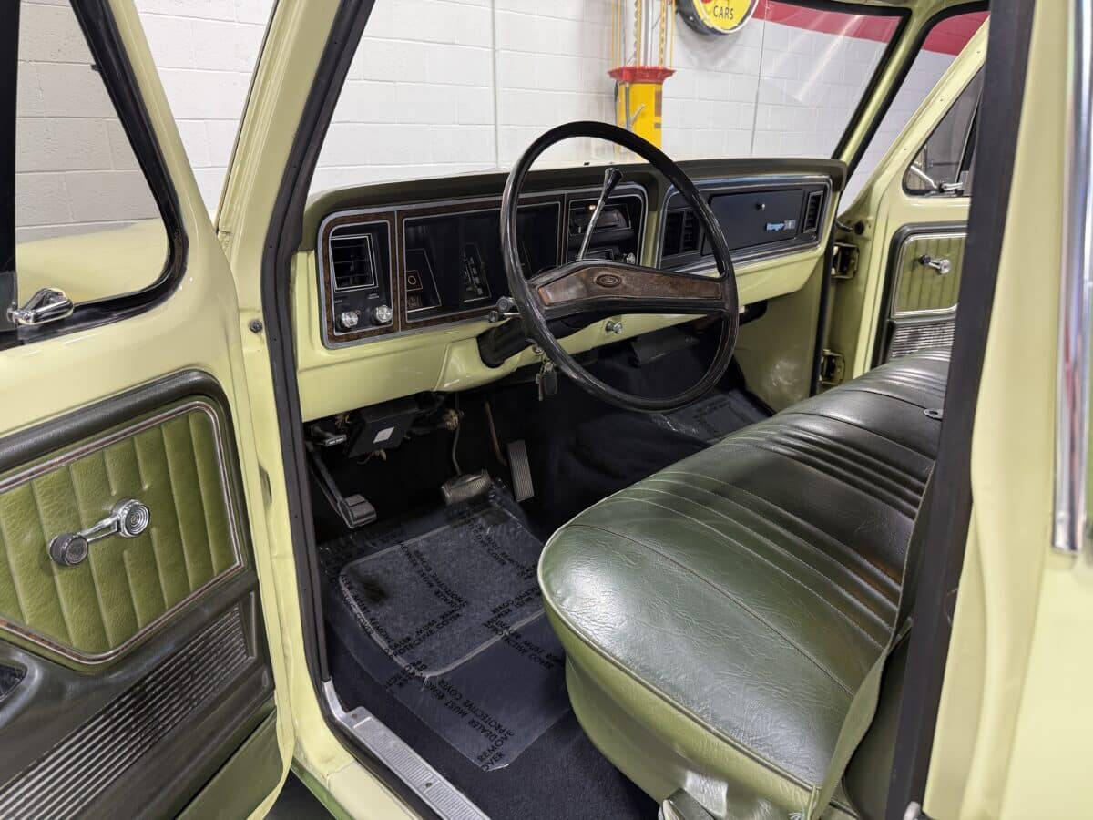 1976 Ford F-150 30
