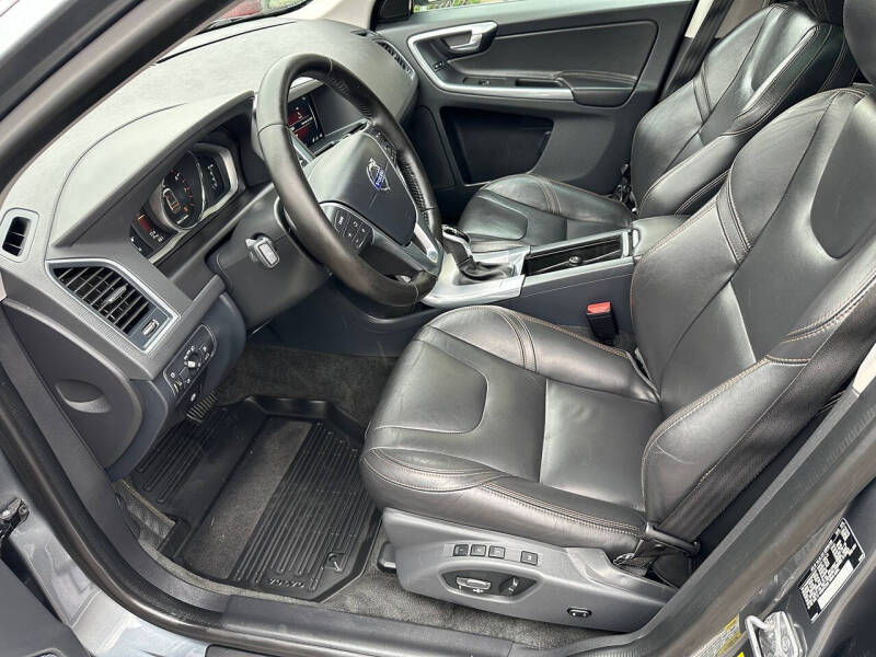 2017 Volvo XC60 T6 Dynamic