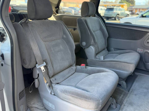 2005 Toyota Sienna LE 7 Passenger