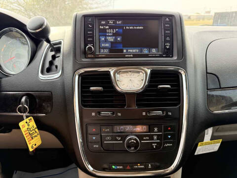 2015 Chrysler Town and Country Touring