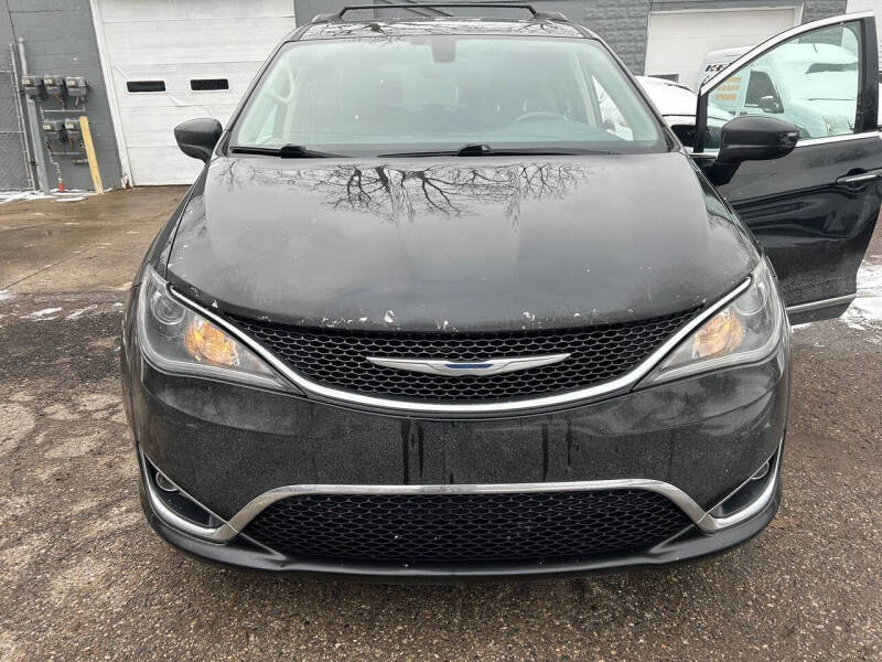 2017 Chrysler Pacifica Touring-L