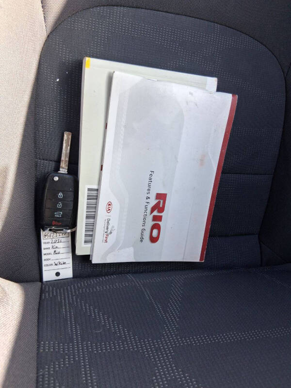 2016 Kia Rio 5-Door LX