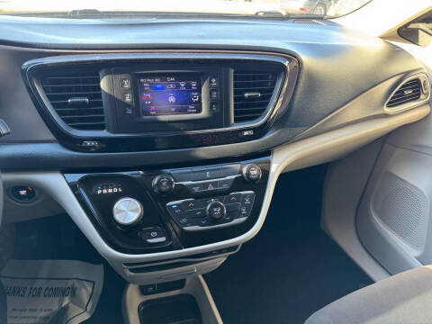 2017 Chrysler Pacifica LX