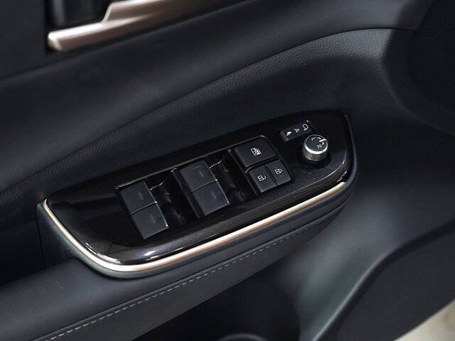 2025 Toyota Crown Signia XLE