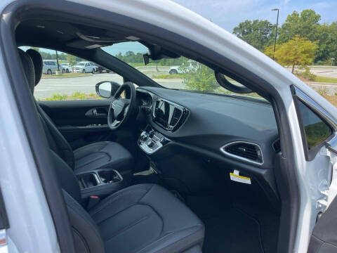 2027 Chrysler Pacifica LX
