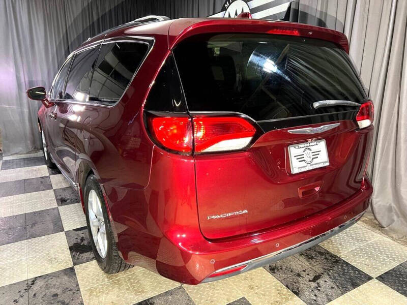 2017 Chrysler Pacifica Touring-L Plus