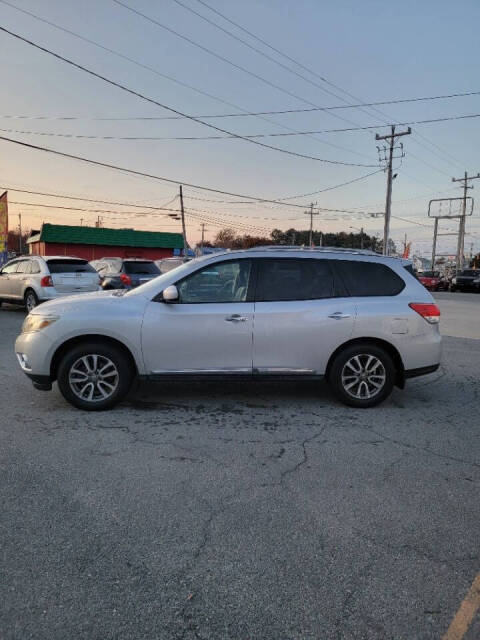 2013 Nissan Pathfinder for sale at Husky auto sales & service LLC in Milford, DE