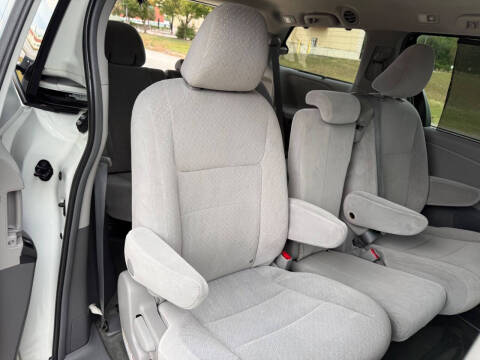 2017 Toyota Sienna LE 8-Passenger