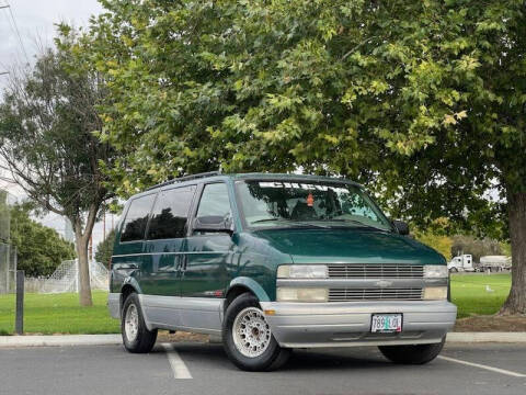 2000 Chevrolet Astro for sale at LORENA'S AUTO SALES in Hermiston OR