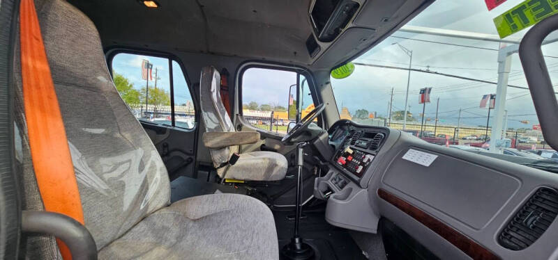 2016 Freightliner 108 SD