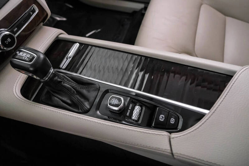 2019 Volvo XC90 T5 Momentum