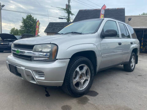 2008 Chevrolet TrailBlazer for sale at Global Auto Finance & Lease INC in Maywood IL