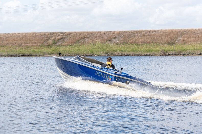 1994 Donzi Marine Classic 22