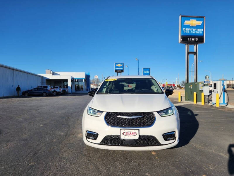 2024 Chrysler Pacifica Touring L