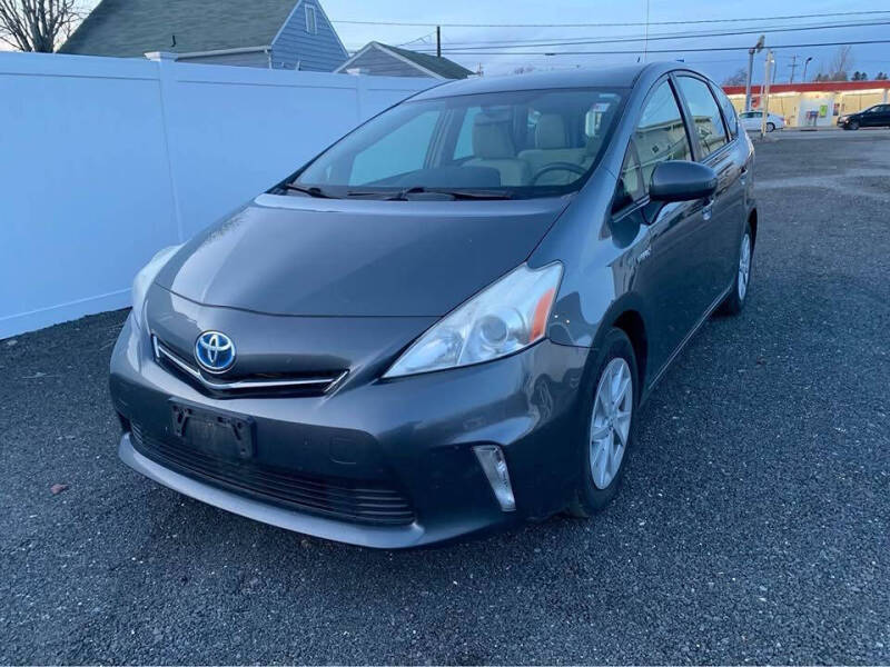 2013 Toyota Prius v Three