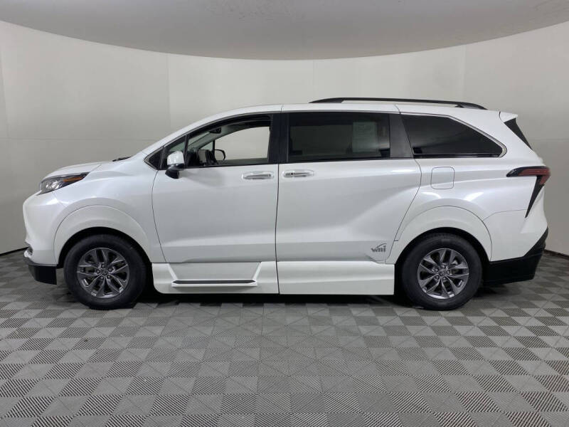 2022 Toyota Sienna XLE 7-Passenger