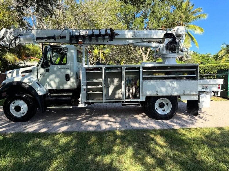 2007 International Derrick Digger