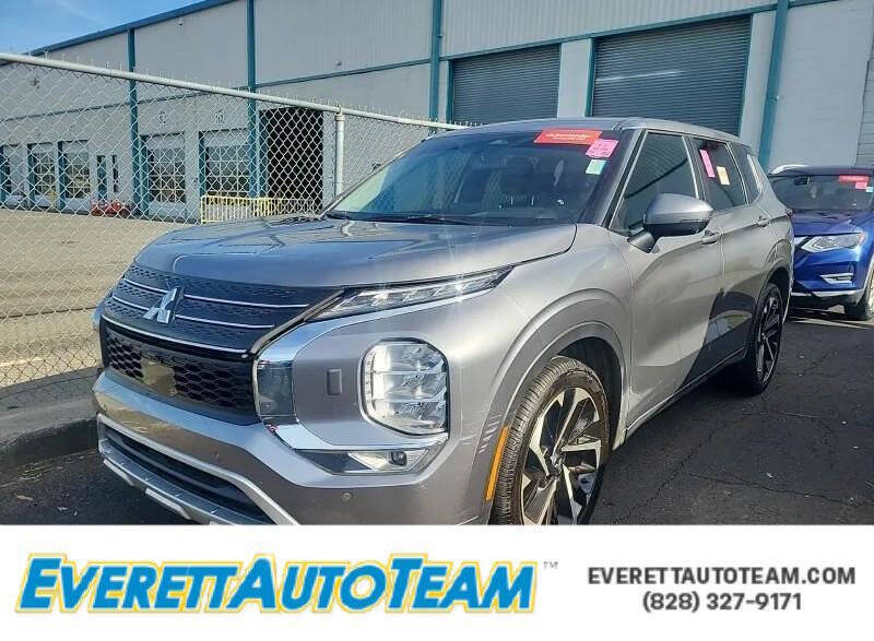 2022 Mitsubishi Outlander SE