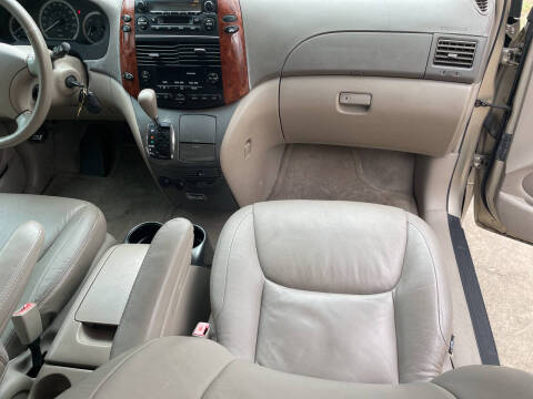 2004 Toyota Sienna XLE 7 Passenger