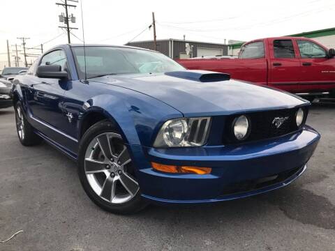 2009 Ford Mustang for sale at New Wave Auto Brokers & Sales in Denver CO