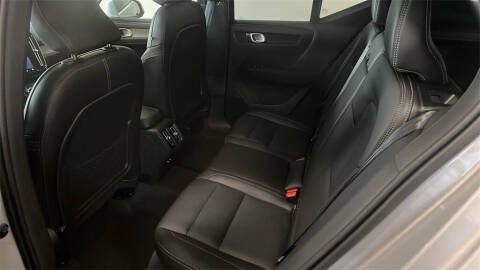 2025 Volvo XC40 B5 Core Bright Theme