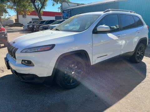 2014 Jeep Cherokee for sale at El Tucanazo Auto Sales in Grand Island NE