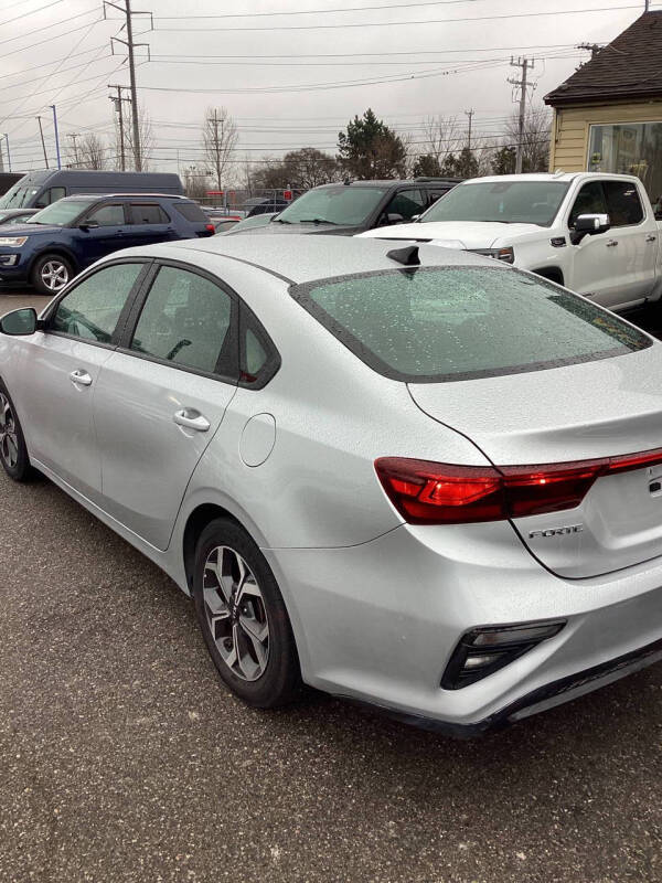 2019 Kia FORTE LXS photo 2