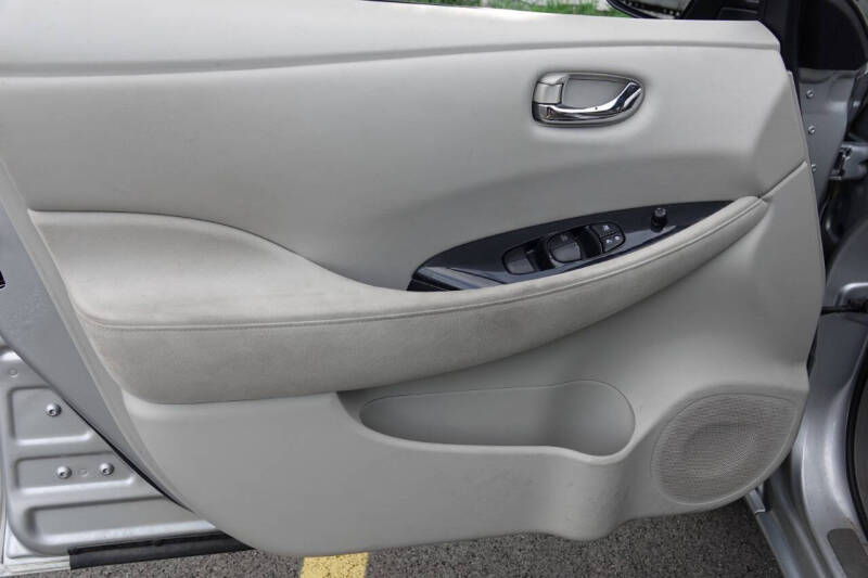 2011 Nissan LEAF SV