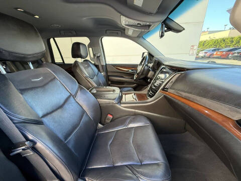 2018 Cadillac Escalade Standard