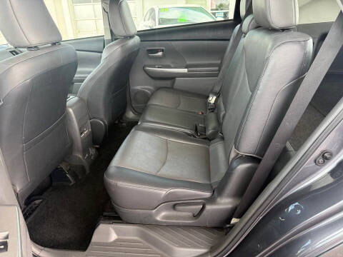 2014 Toyota Prius v Five