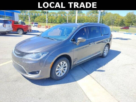 2018 Chrysler Pacifica for sale at CHEVROLET SUBURBANO in Claremore OK