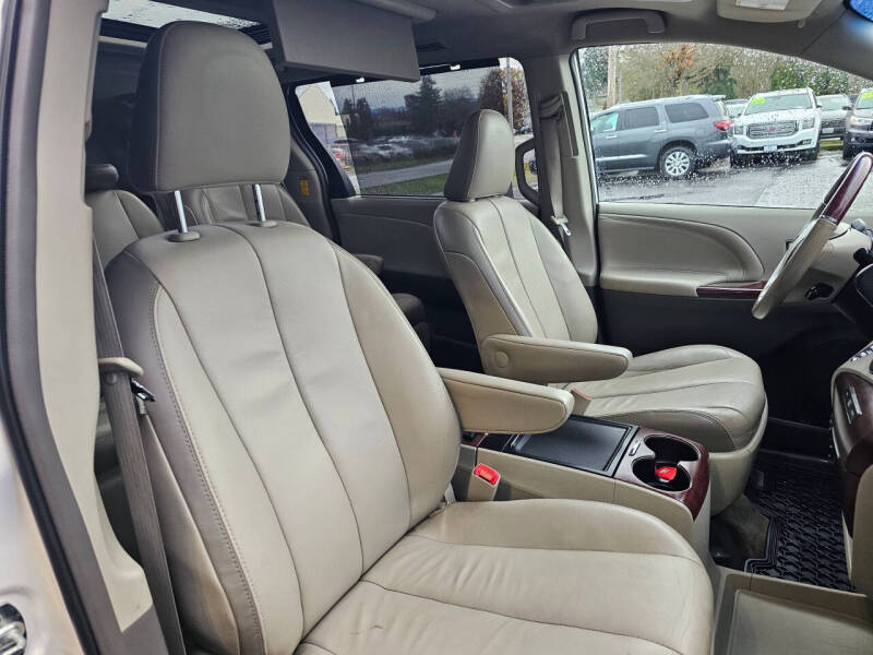 2014 Toyota Sienna Limited 7-Passenger