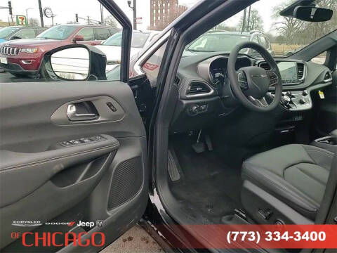 2025 Chrysler Pacifica Select