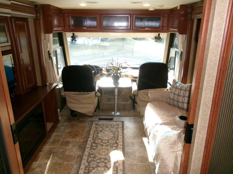 2013 Thor Motor Coach Challenger 37kt