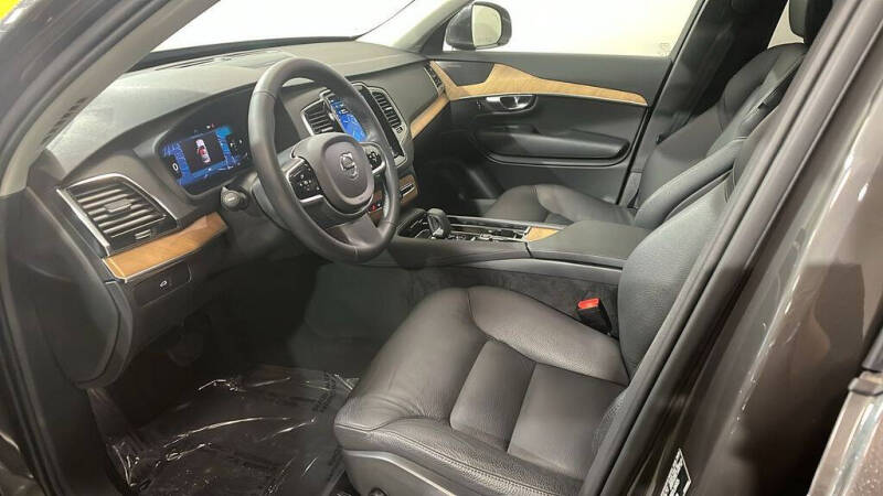 2025 Volvo XC90 B5 Plus Bright Theme