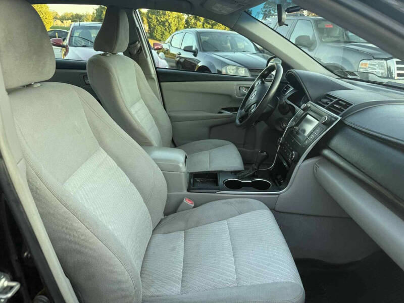 2017 Toyota Camry LE