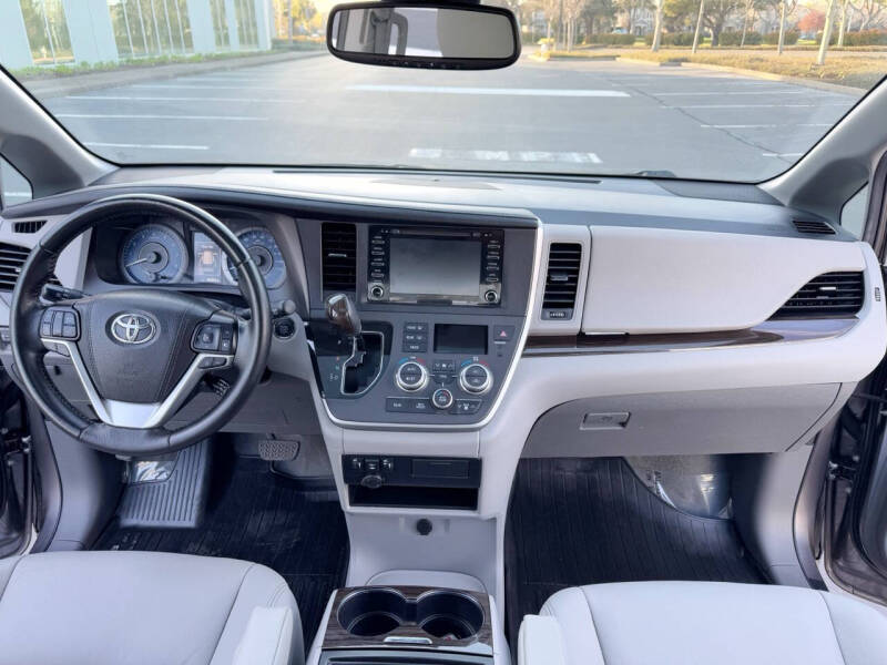 2020 Toyota Sienna XLE 8-Passenger