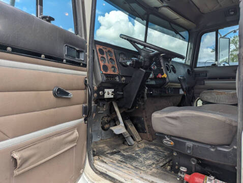 1993 International 9200 Day Cab