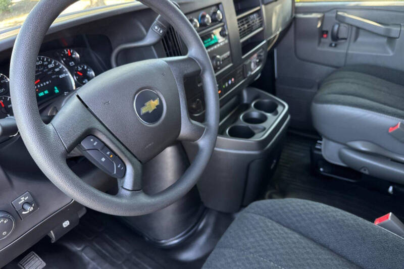 2025 Chevrolet Express 2500