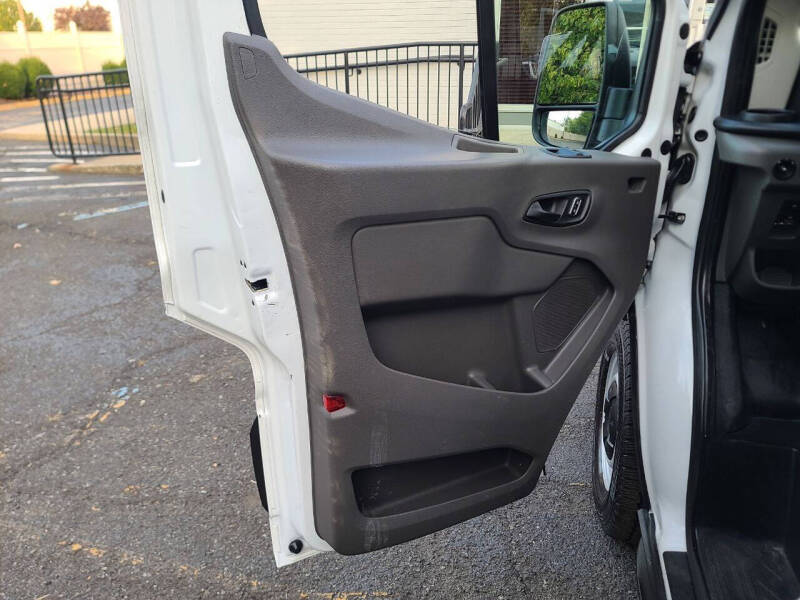 2023 Ford Transit 250