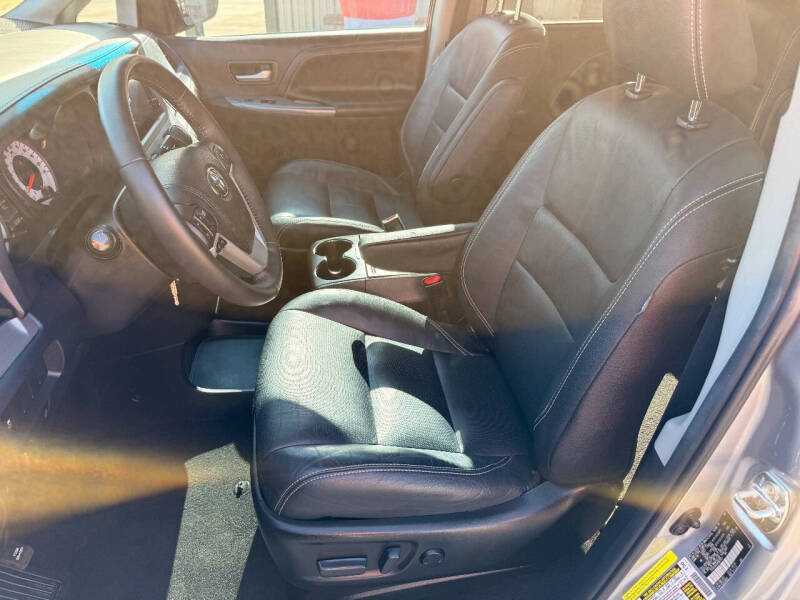 2017 Toyota Sienna SE 8-Passenger